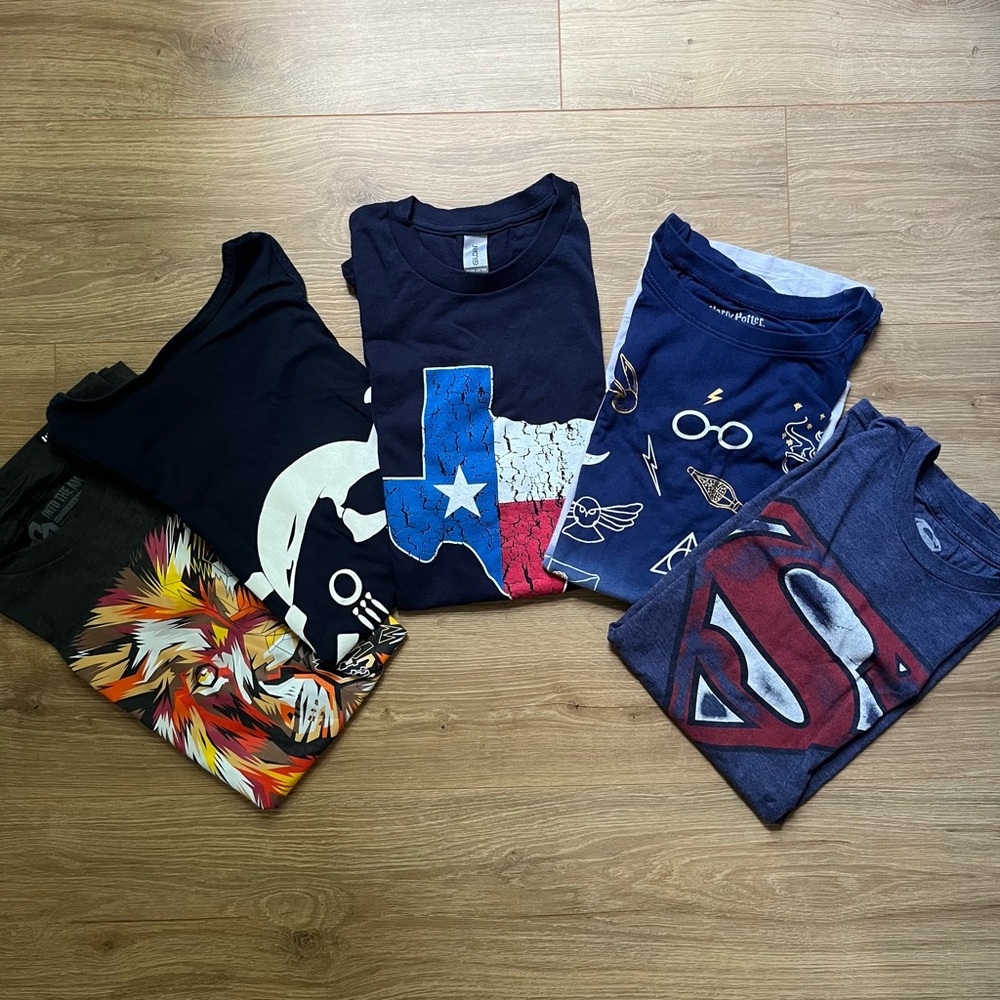 Bundle of graphic tees